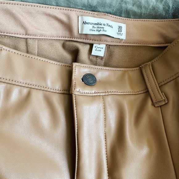 Abercrombie Vegan Leather Split Hem Pants in Light Brown Size 30 - Picture 6 of 6